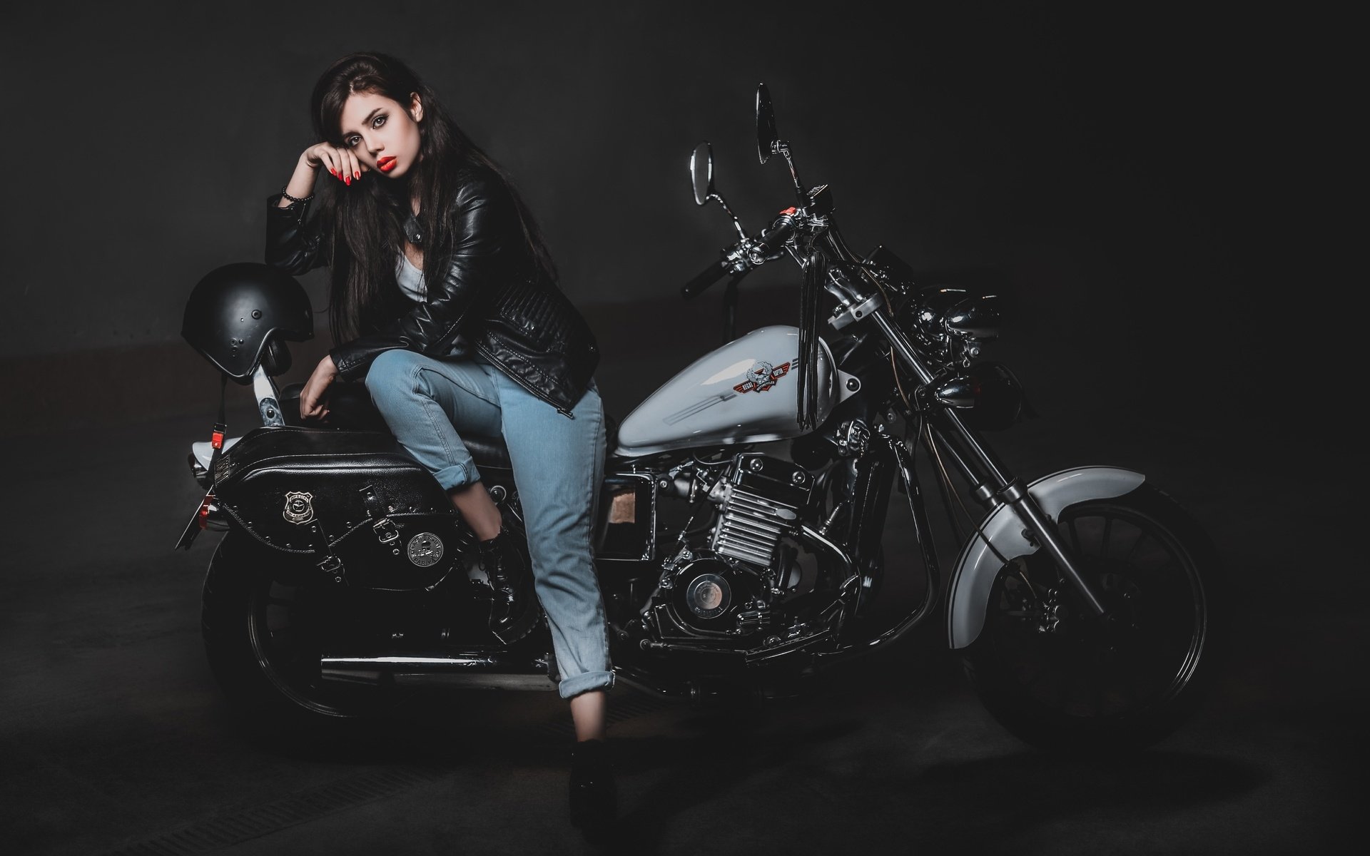 Biker girls: style and drive in Ajmer
