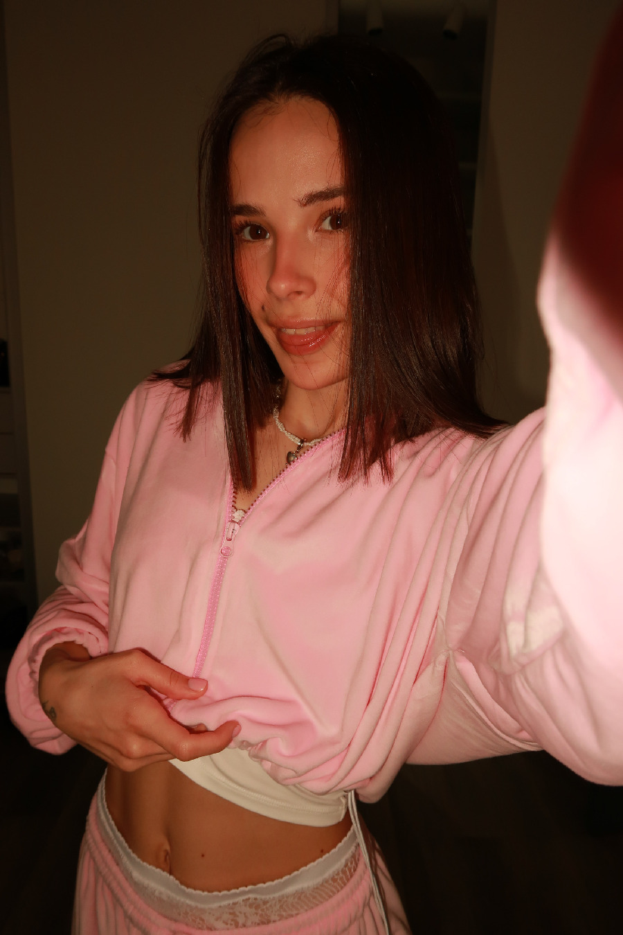 Tina brings the glow — live moments in Ajmer